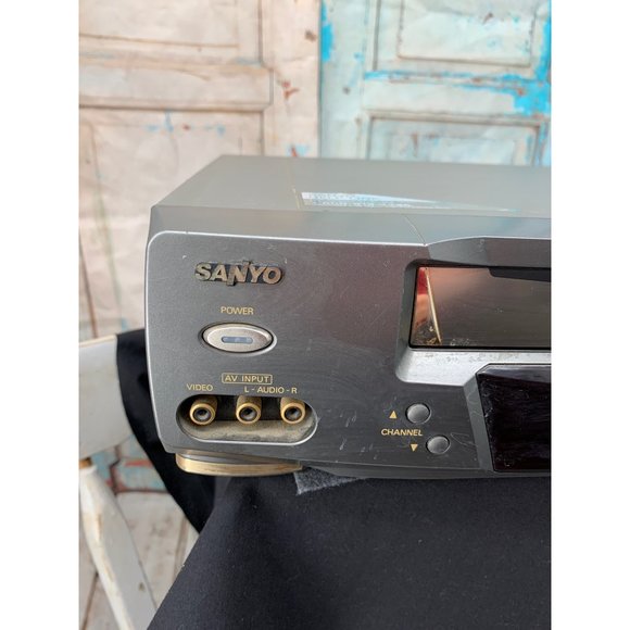 Sanyo VHS Player *Parts* - Picture 3 of 5